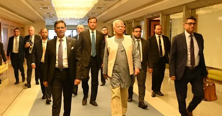 রোম থেকে দেশের উদ্দেশে প্রধান উপদেষ্টা